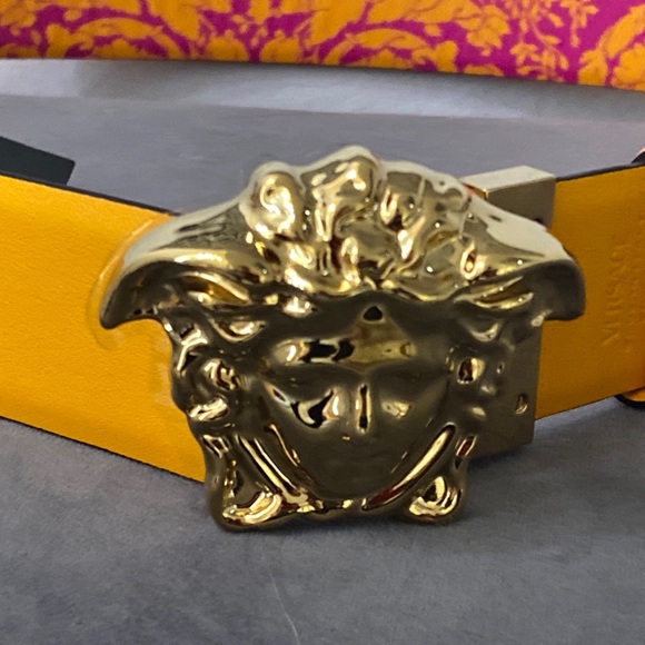 - New VersaceMen's Medusa Head Buckle Reversible Leather Belt. Sz 34 $595 - Picture 2 of 7